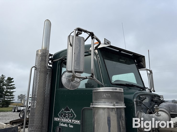 2013-peterbilt-388-image-19