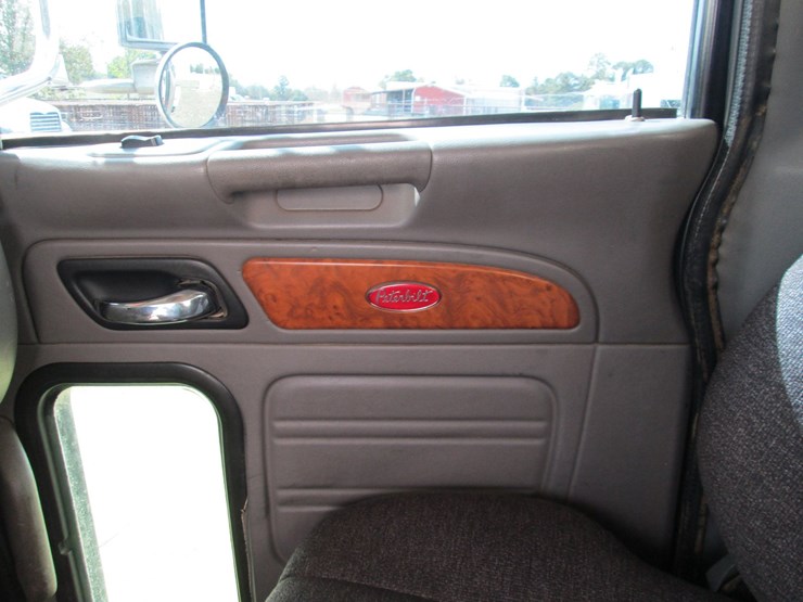 2006-peterbilt-389-image-33