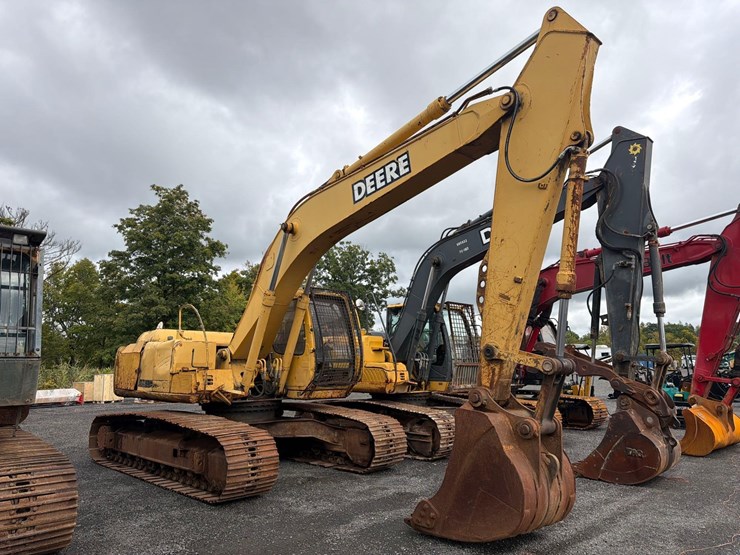 deere-200d-lc-image-3