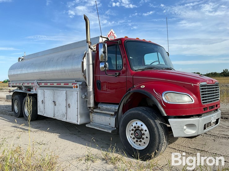 2013-freightliner-m2-106-image-3
