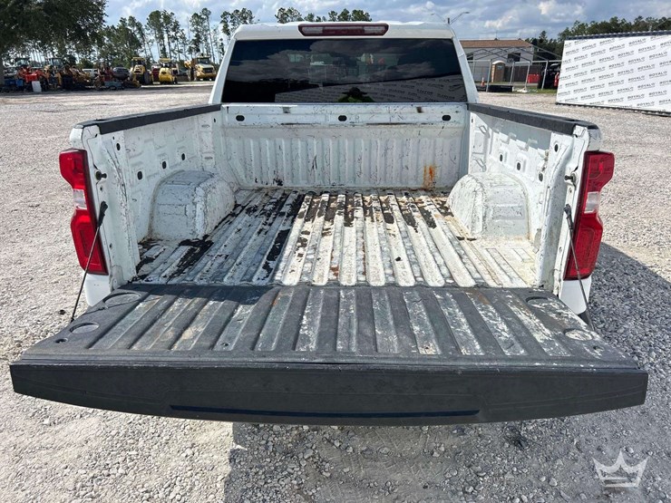 2022-chevrolet-silverado-1500-image-27