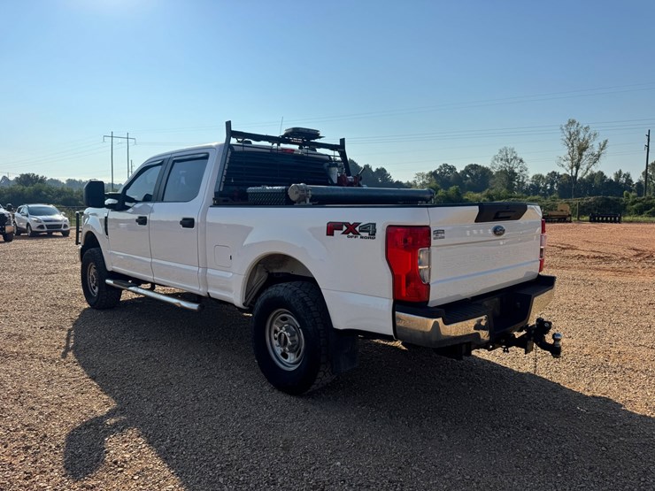 2021-ford-f250-xl-image-3