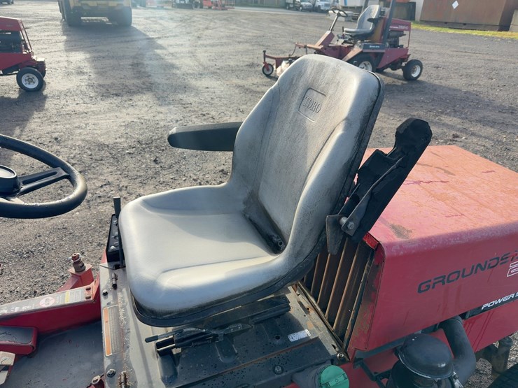 toro-groundsmaster-223-d-rotary-mower-image-13