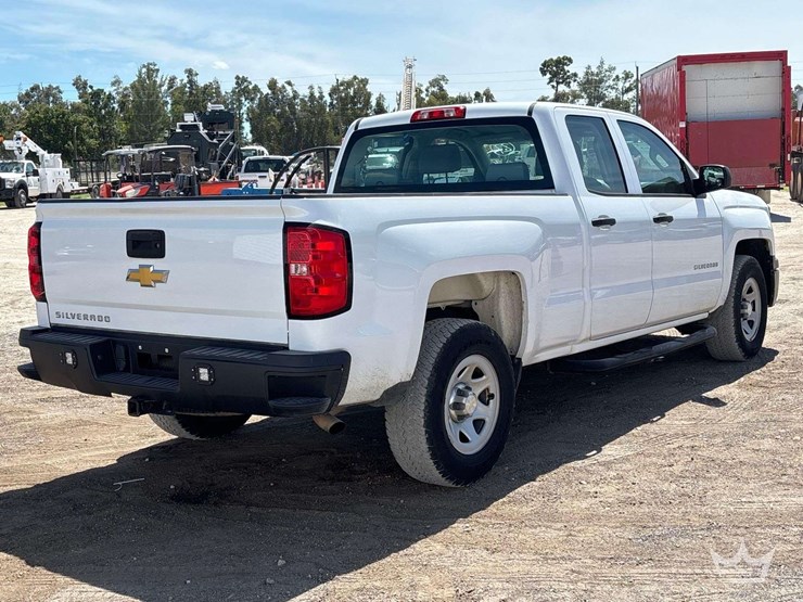 2014-chevrolet-silverado-crew-cab-pickup-truck-image-3