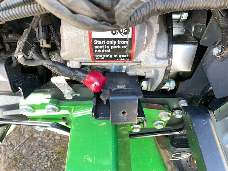 2025-john-deere-2025r-image-49