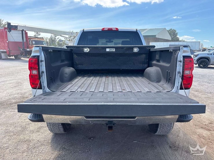 2017-chevrolet-silverado-1500-lt-image-17