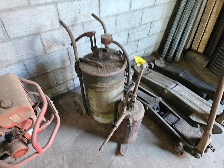 #8766-•-oil/grease-pumps-image-7