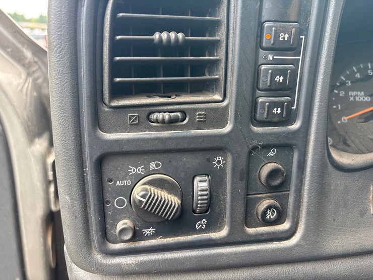 2003-chevrolet-2500-image-43