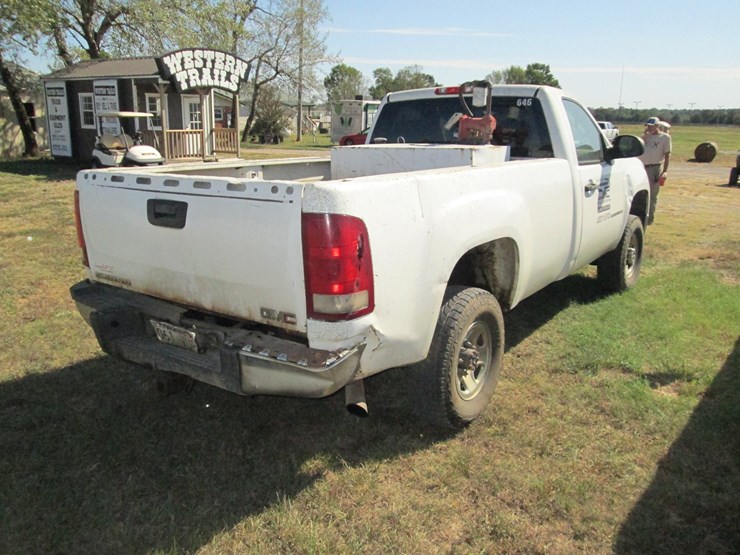 2009-gmc-2500hd-image-3