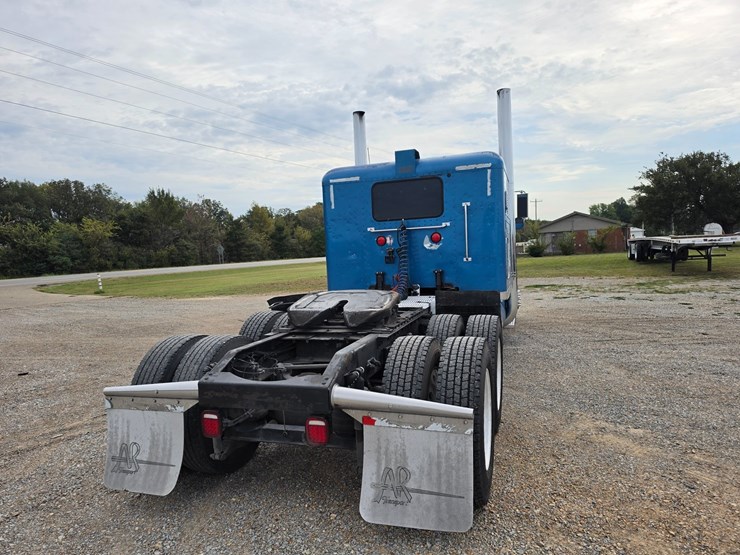 2005-peterbilt-379-image-15