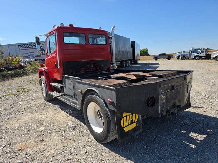 1997-freightliner-fl70-image-11