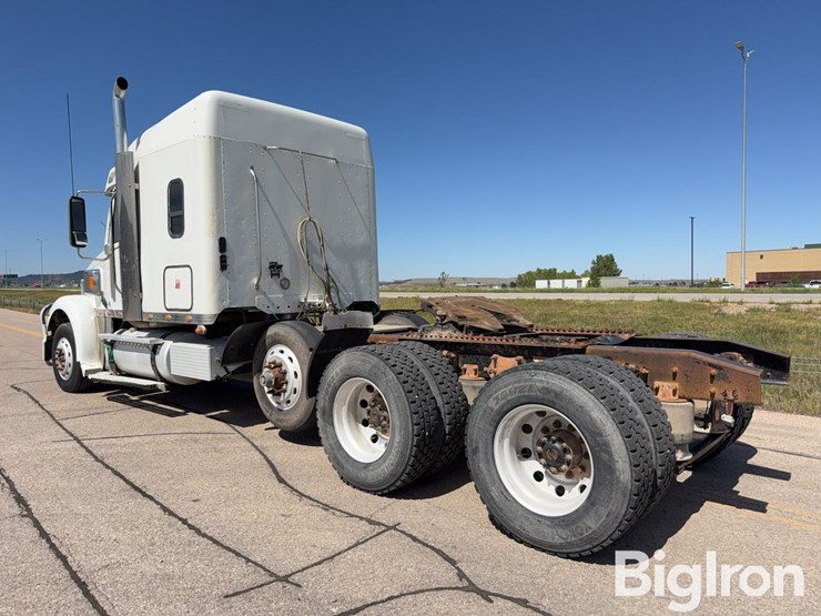 2013-freightliner-coronado-132-image-7