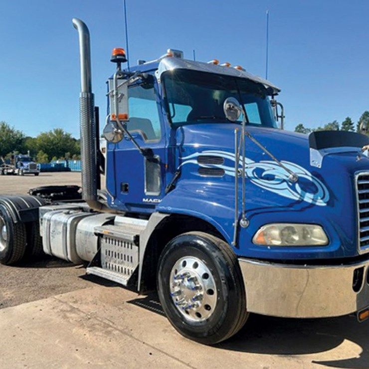 2014 MACK CXU613