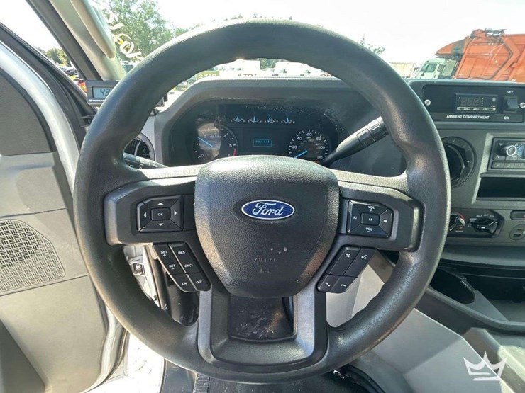2023-ford-e350-image-24