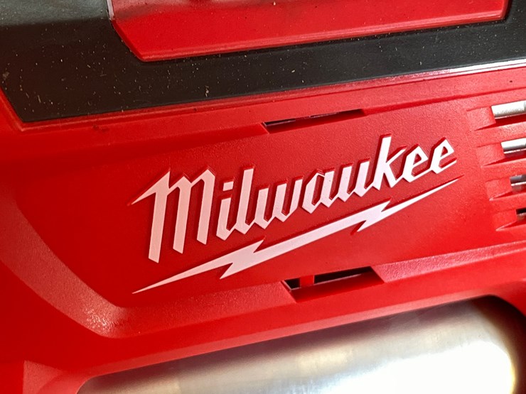 #5510-•-milwaukee-18v-cordless-grease-gun-image-14