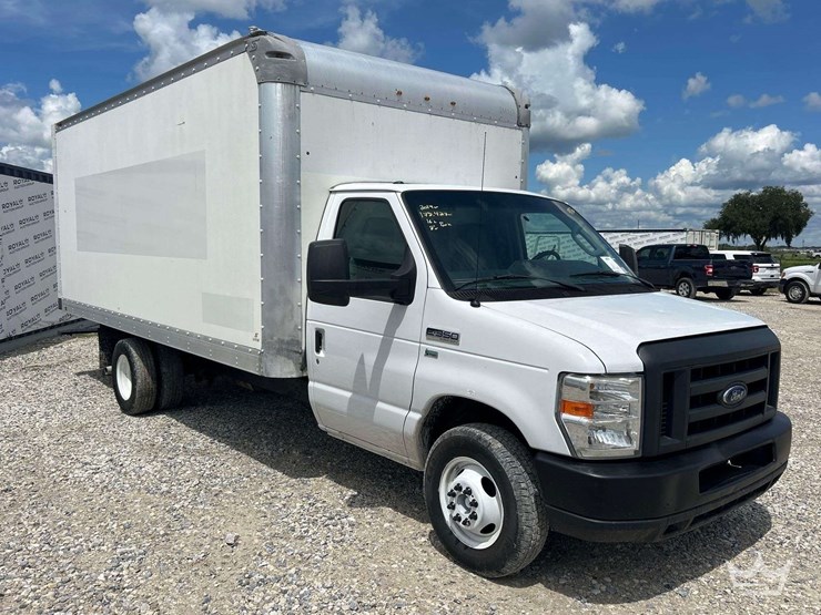 2019-ford-e350-image-2