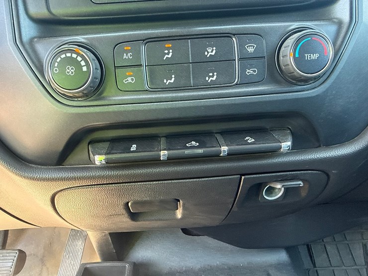 #1395-•-2019-chevrolet-silverado-4x4-pickup-truck-image-43