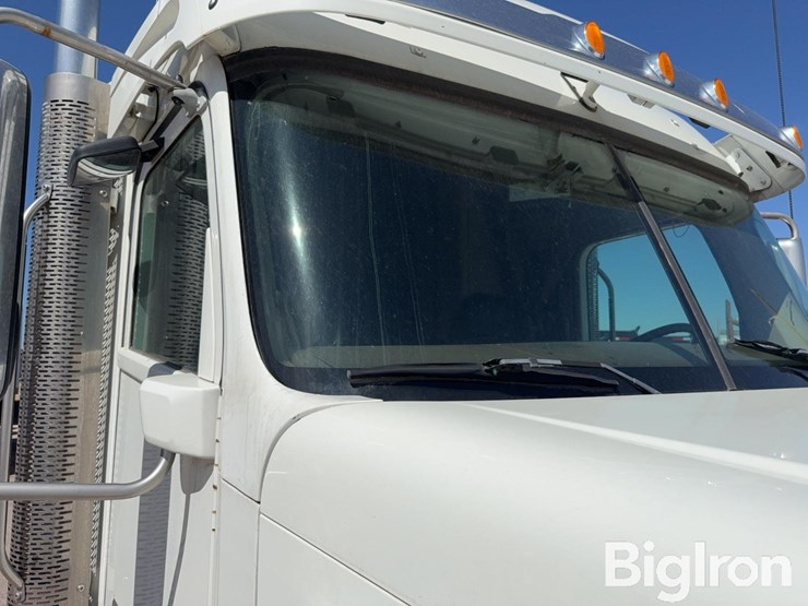 2013-freightliner-coronado-132-image-10