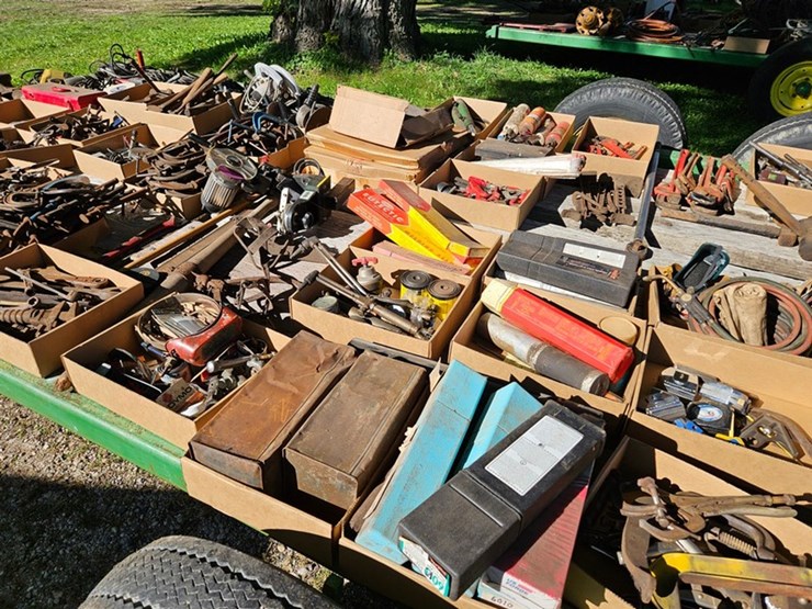 #8000-•-live-on-the-ground-only-items-image-62