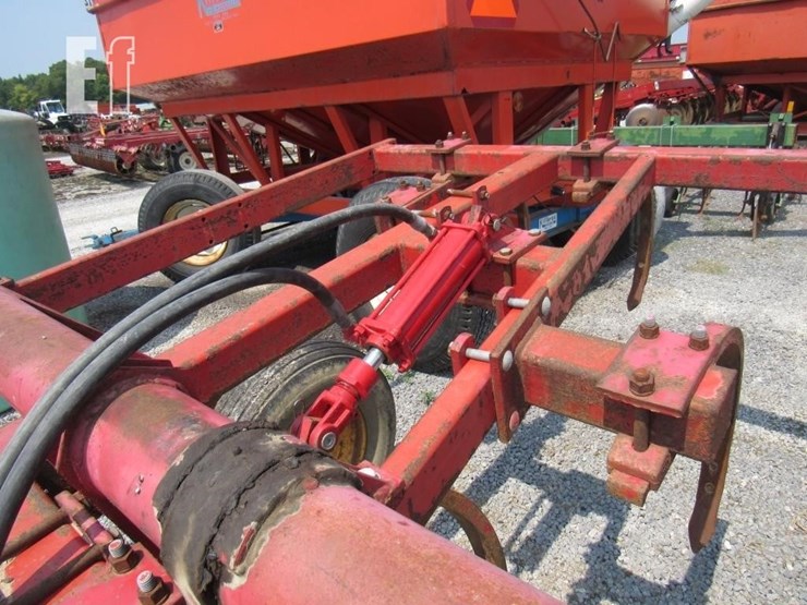 massey-ferguson-129-image-5