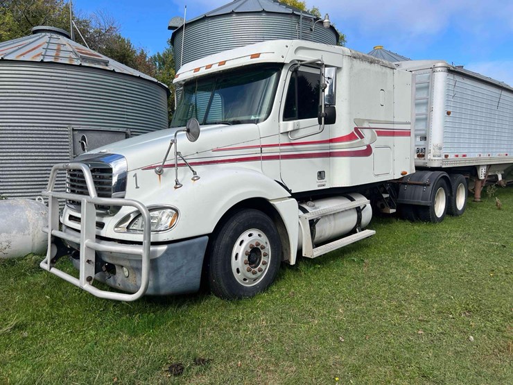 2002-freightliner-columbia-120-image-14