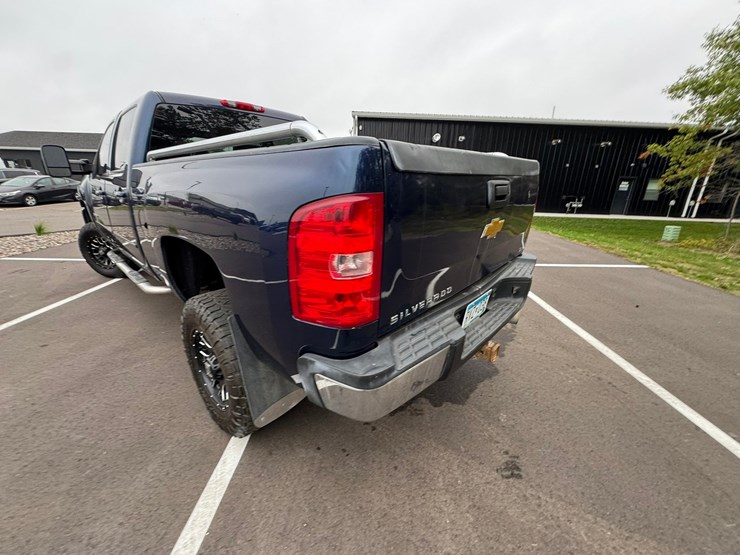 2009-chevrolet-2500-image-16