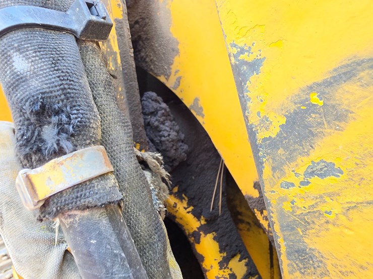deere-555g-image-78