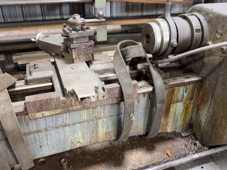 colchester-lathe,-2300-&-1150-r.p.m-spindle-speeds-image-11