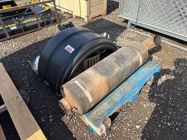#6024-•-pallet-of-peterbilt-visor,-exhaust-muffler,-image-4