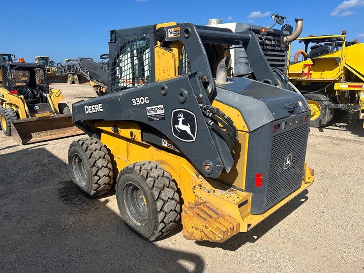2021-deere-330g-image-3