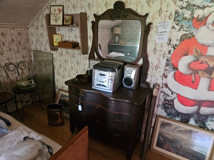 #8001-•-live-on-the-ground-house-hold-items-image-64