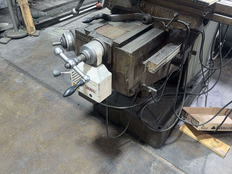republic--lagun-model:-ftv-2s-turret-milling-machine-with-heidenhain-control-monitor-image-10