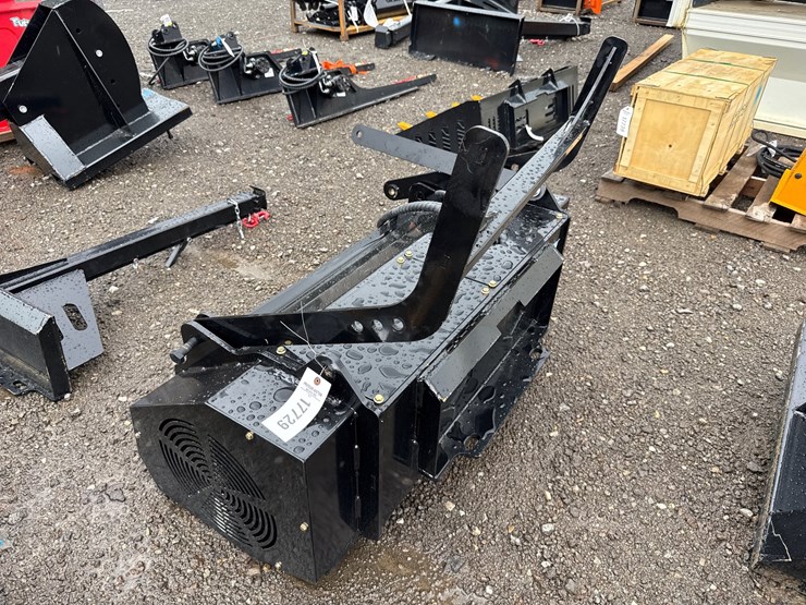 #6060-•-36"-dingo-drum-mulcher-image-1