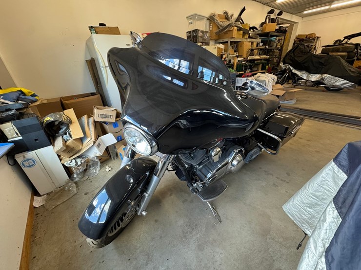 #1922-•-2011-harley-davidson-electra-glide-classic-motorcycle-image-1