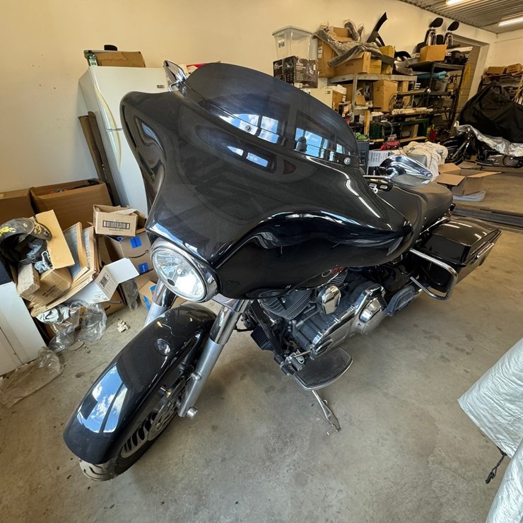 #1922 • 2011 Harley Davidson Electra Glide Classic Motorcycle