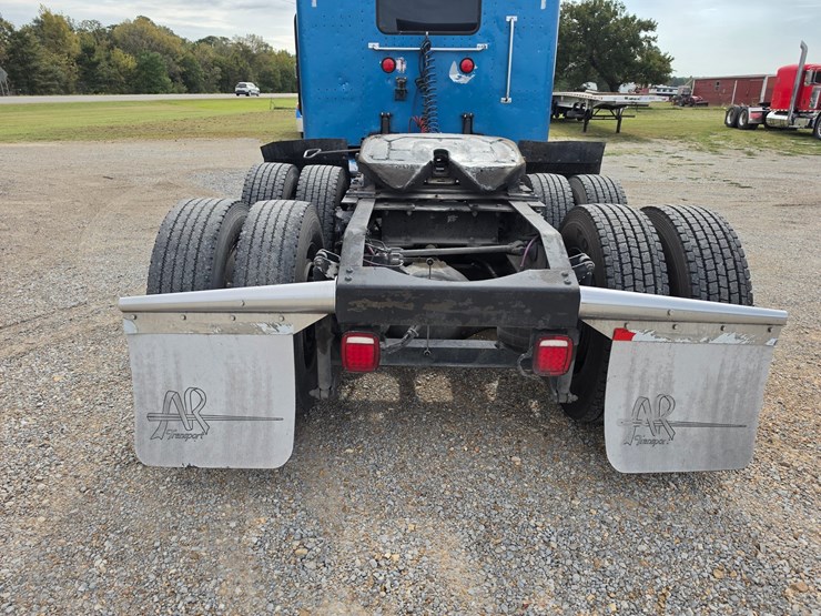 2005-peterbilt-379-image-81