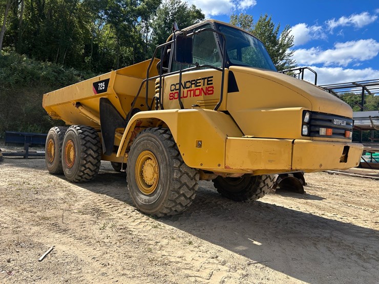 caterpillar-725-image-3