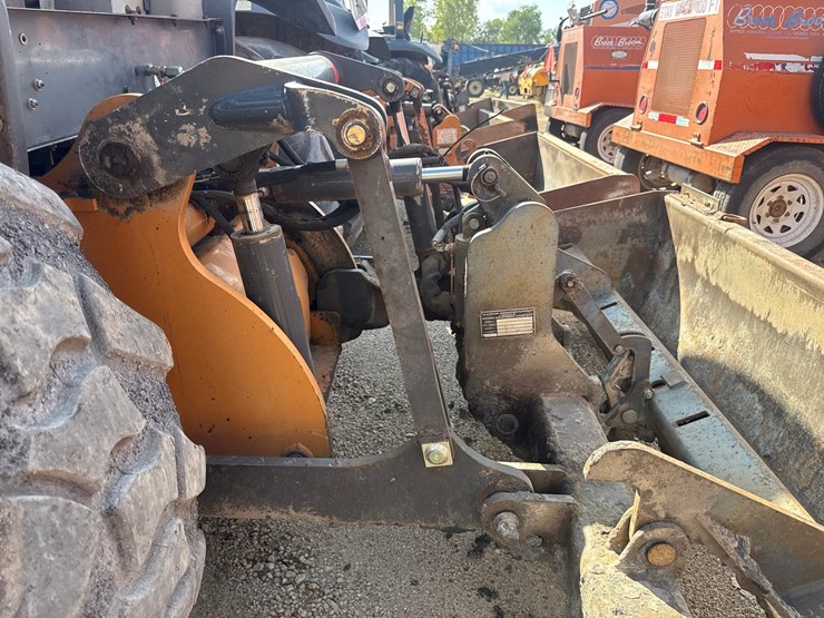 #2483-•-2009-case-570mxt-series-3-skip-loader-image-27