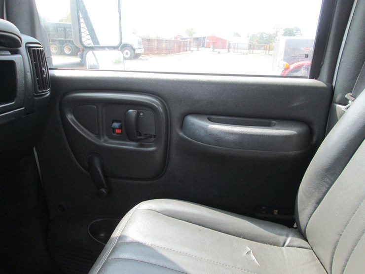 2005-gmc-topkick-c5500-image-26