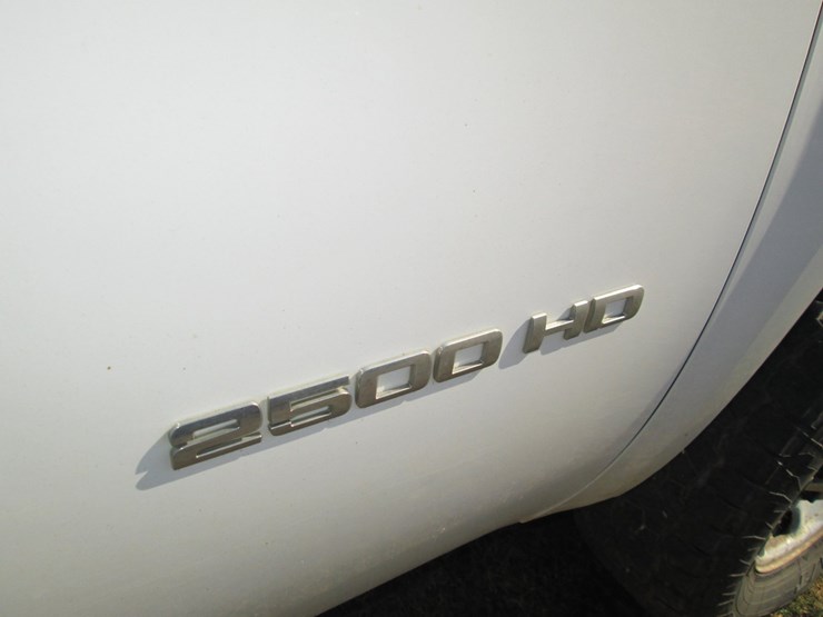 2013-gmc-2500hd-image-14