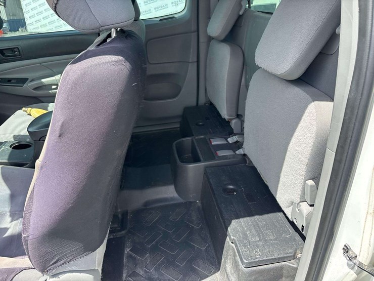 2014-toyota-tacoma-image-17