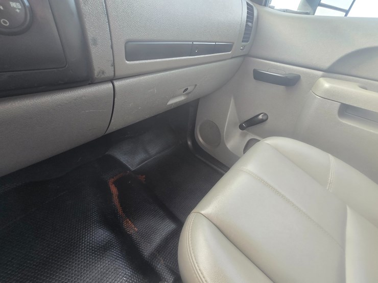 2013-gmc-sierra-3500-image-52