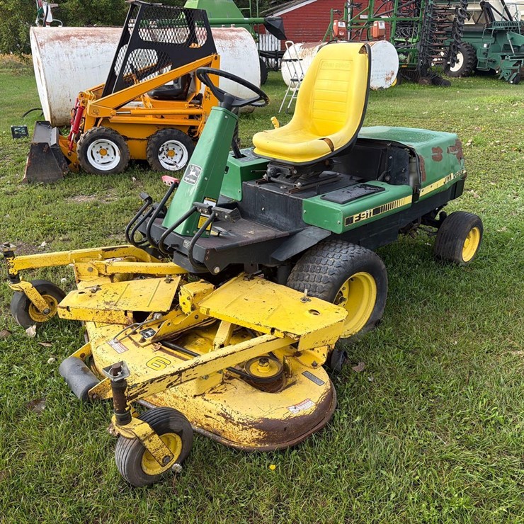 JOHN DEERE F911
