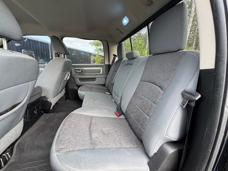 2013-dodge-2500-image-39