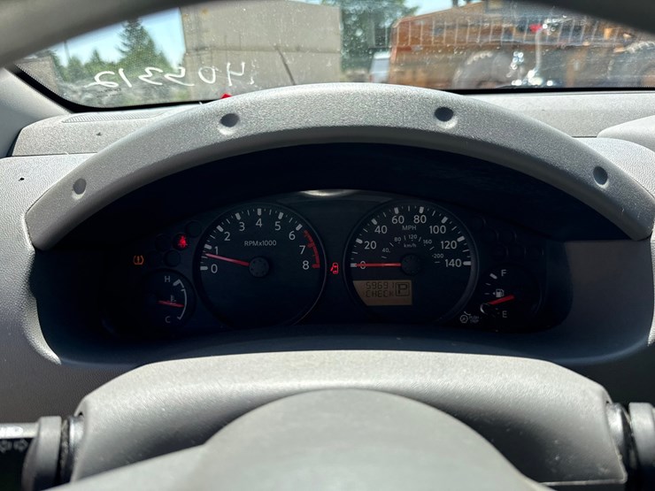 #1389-•-2017-nissan-pickup-truck-image-35