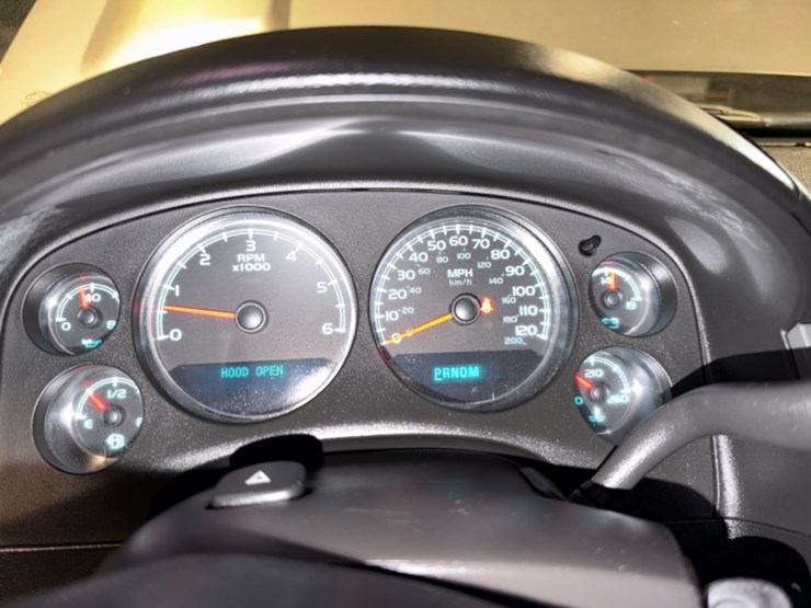 2012-chevrolet-tahoe-image-17