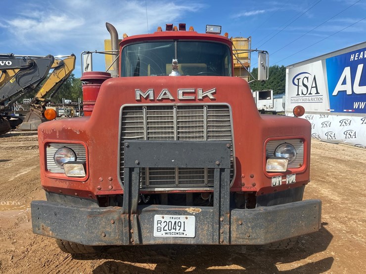 1992-mack-rb688s-image-7