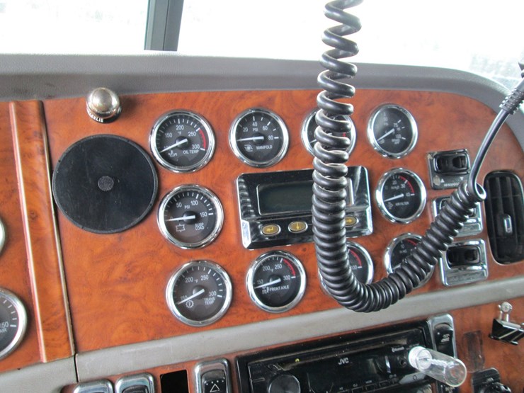 2006-peterbilt-379-image-38