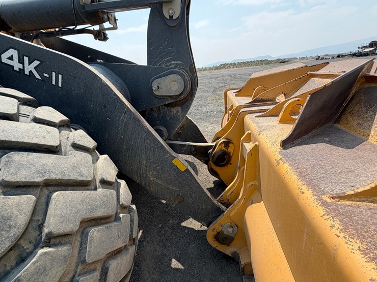 2019-deere-744k-image-23