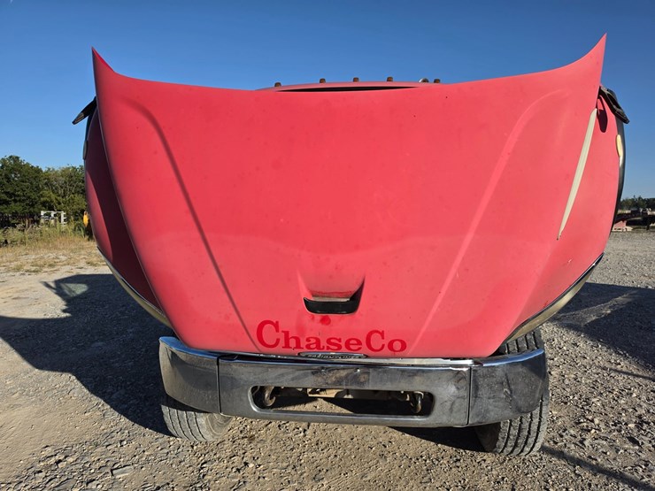 2006-freightliner-m2-106-image-36